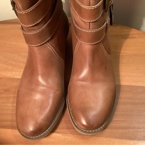 Diba brown leather boots with straps.  Sz9 excellent condition.